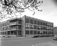 802056 Gezicht op het gebouw van de Keuringsdienst van Waren (Nijenoord 6) te Utrecht.N.B. In hetzelfde, in juni 1970 ...